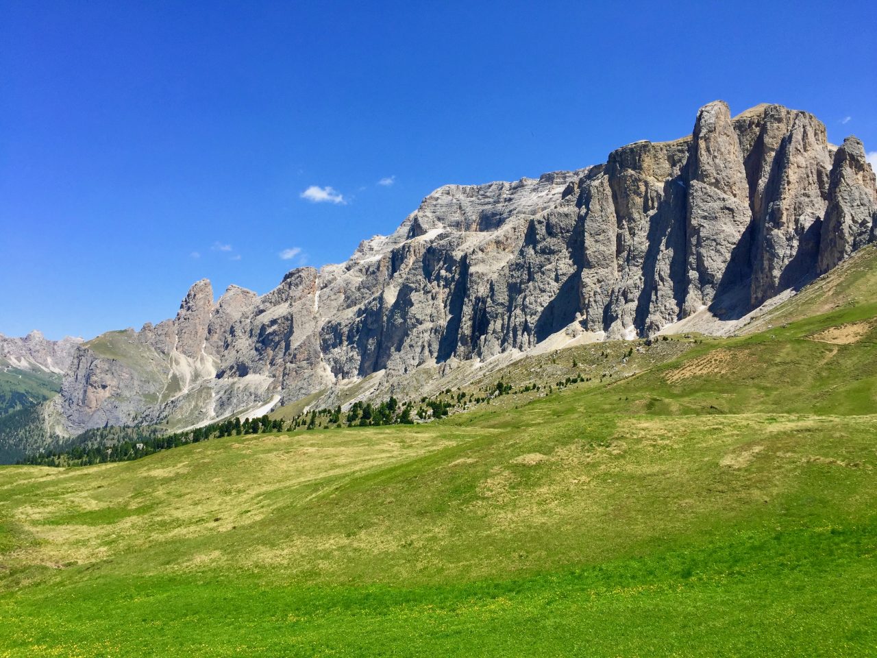 Abfahrt, Passo Sella, Dolomites, Italy