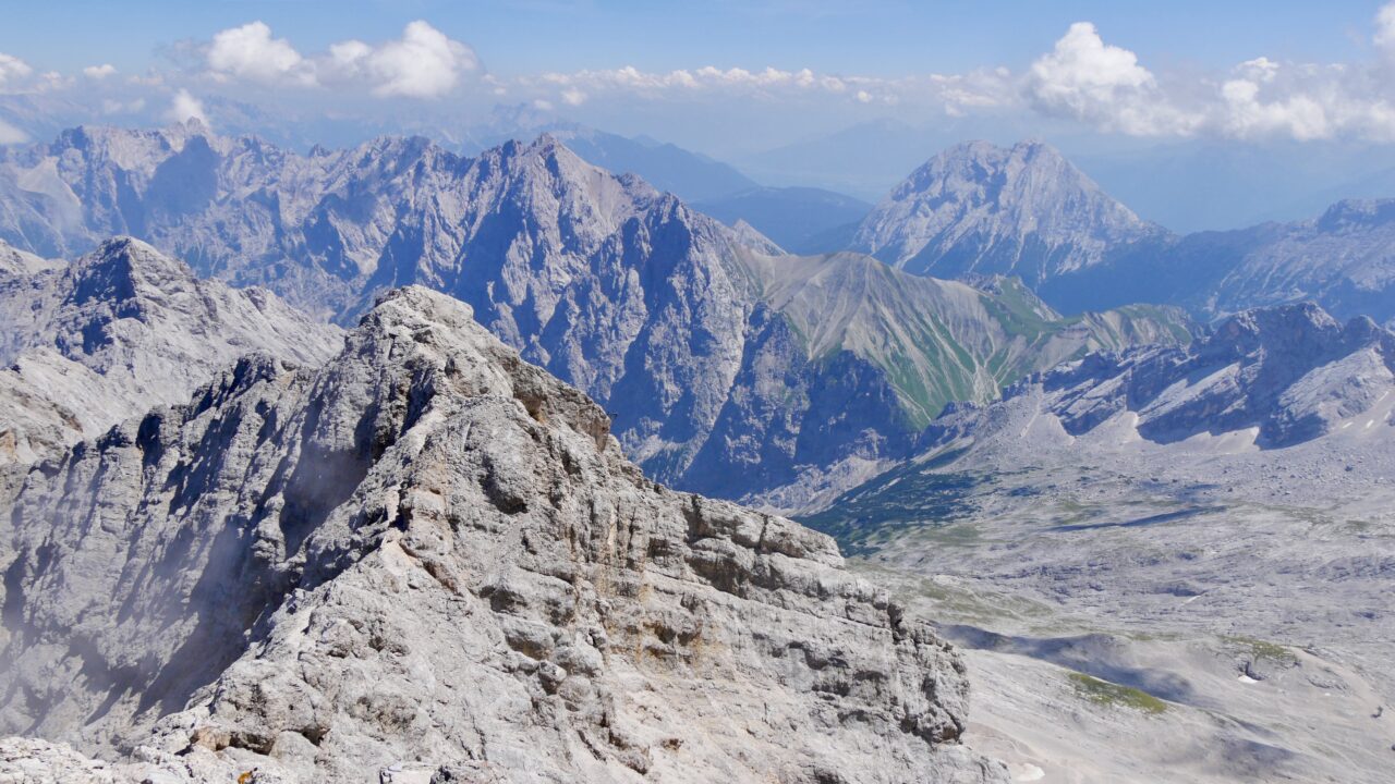 Aussicht vom Gipfel auf die umliegenden Alpen