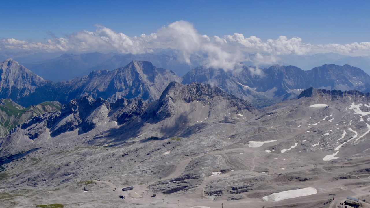Aussicht vom Gipfel auf die umliegenden Alpen